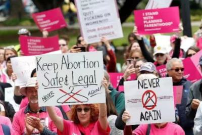 美国亚利桑那州参议院投票废除1864年堕胎禁令