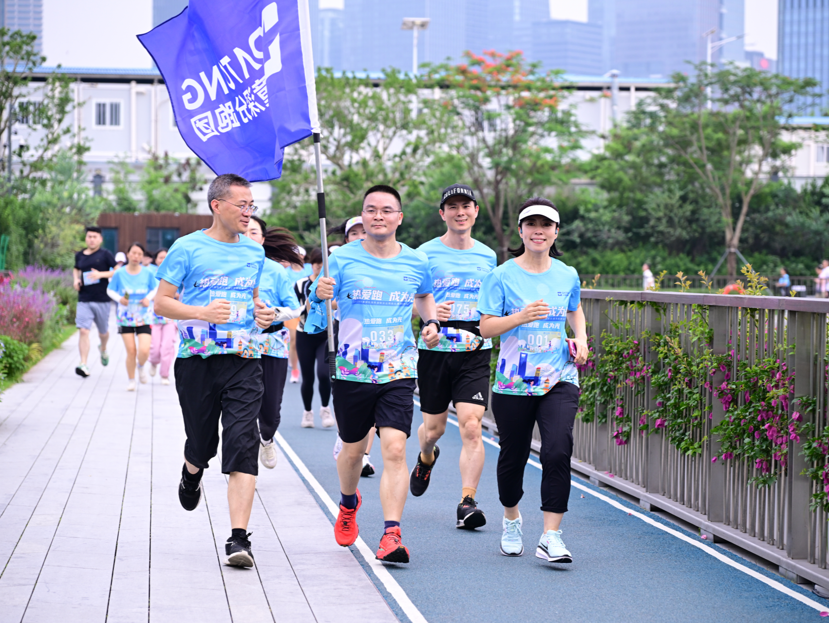 大童保险服务深分欢乐港湾跑步活动举行