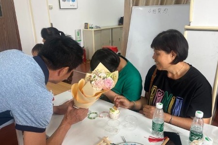 记者帮办丨中山南朗街道11个特殊家庭的妈妈收到母亲节礼物