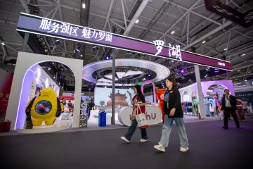 文博会首日罗湖展台展销旺、洽谈忙 展商铆足干劲拓商机