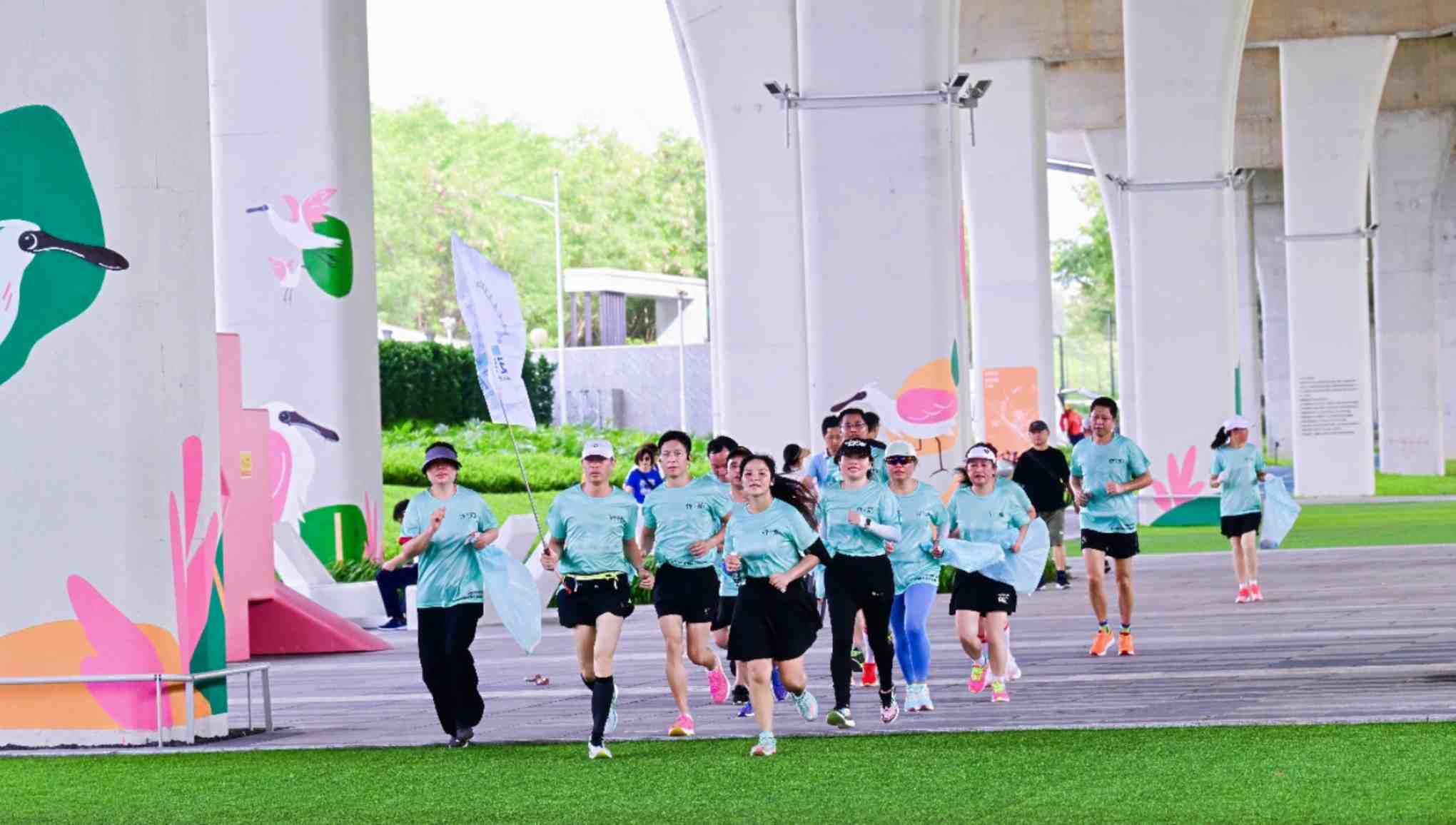 摩天轮下火热开跑！宝安用“Plogging”践行环保