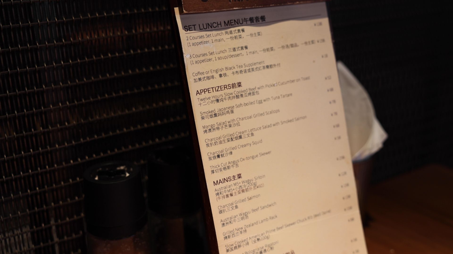 饭店准备双语菜单，福田商圈积极拥抱国际消费群体