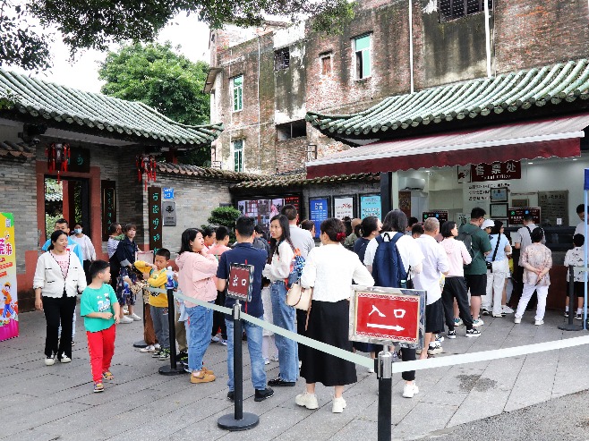 五一·进莞来｜可园游客爆满，妙手剪花庆“五一”，别样趣味传非遗！