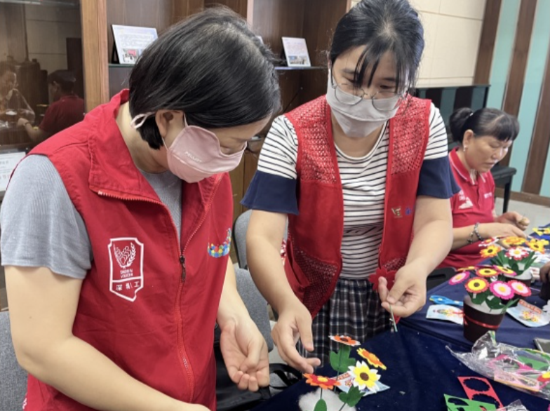 “花为爱 聚义心”，南园街道赤尾社区开展志愿者团建活动