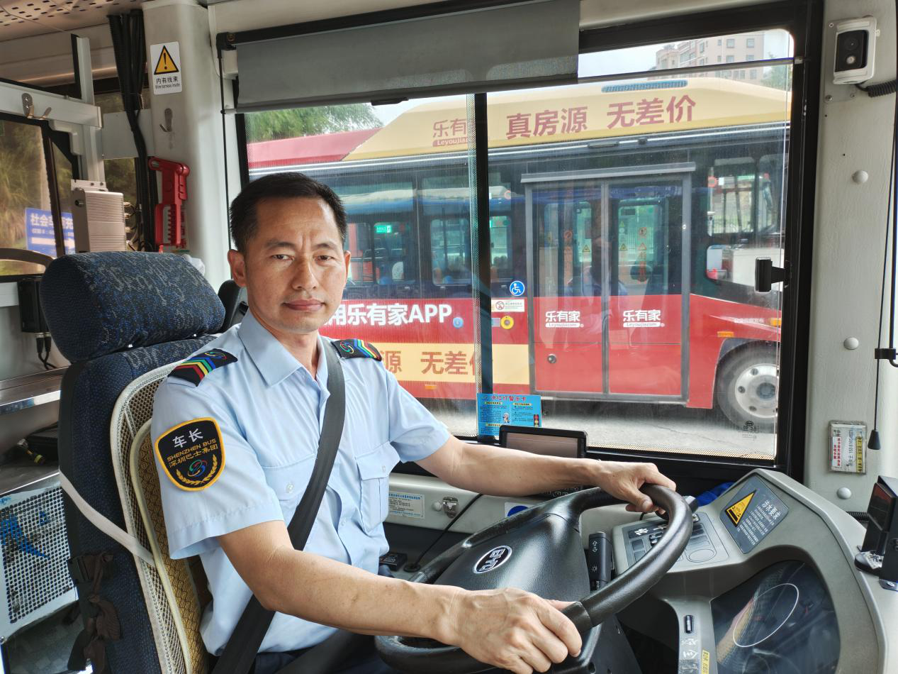 对有需要的乘客热心相助，深圳一公交司机获点赞