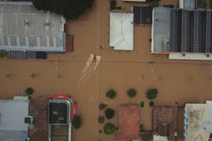 （外代一线）（13）80多年一遇 巴西南部洪灾致死人数升至39人