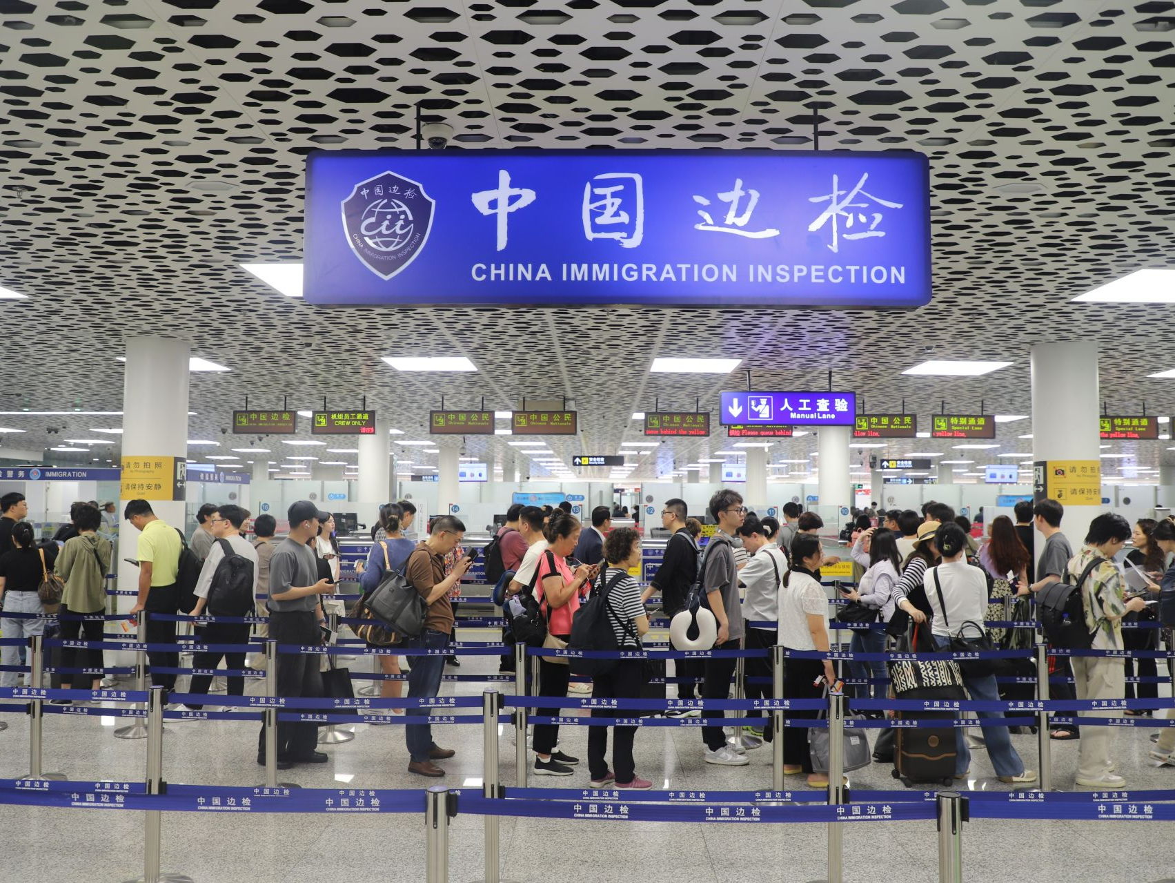 突破200万人次！深圳机场口岸本年度出入境人员数量创新高