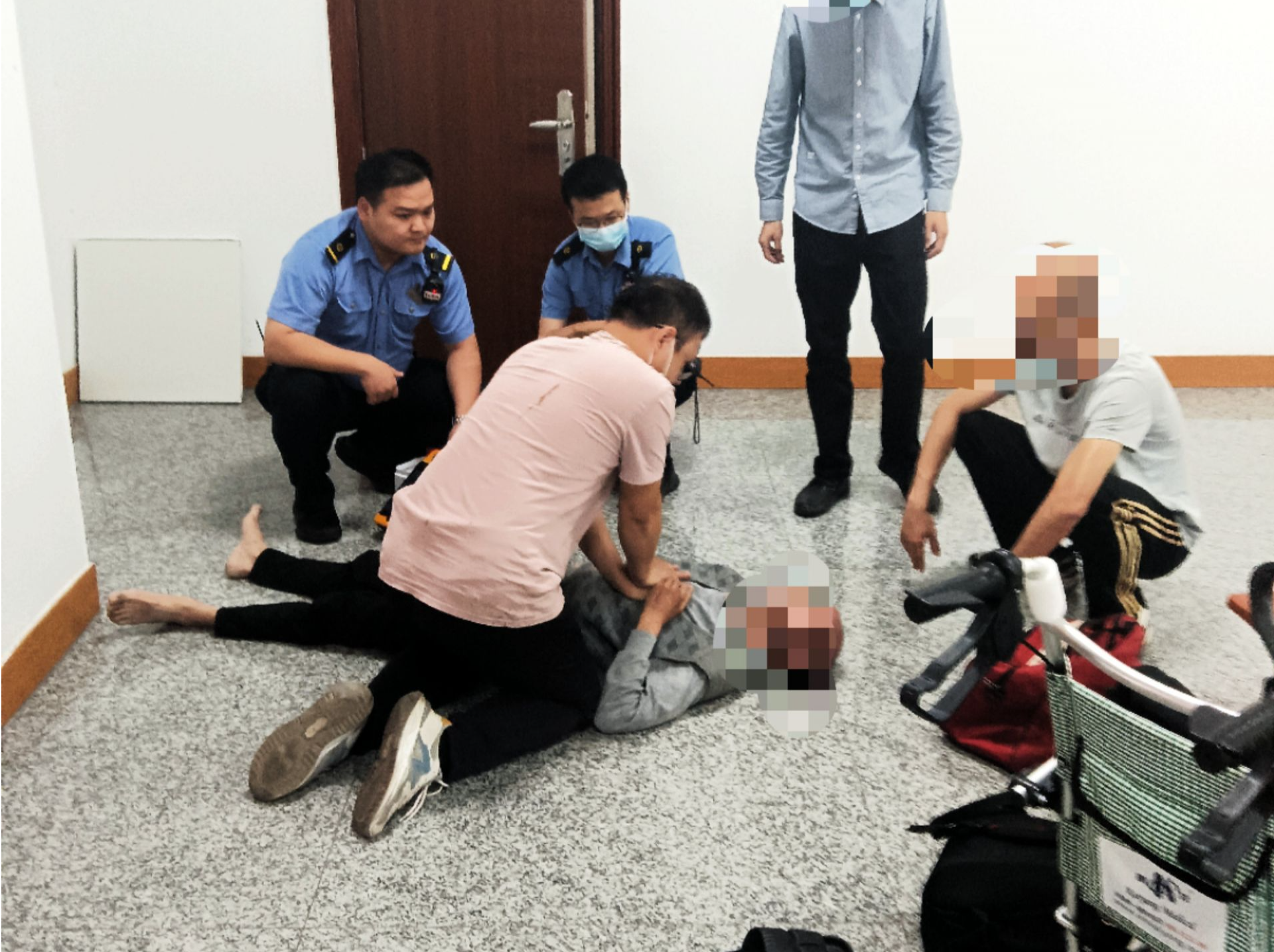 旅客突然晕厥无自主意识，潮汕站争分夺秒赢得救治时间