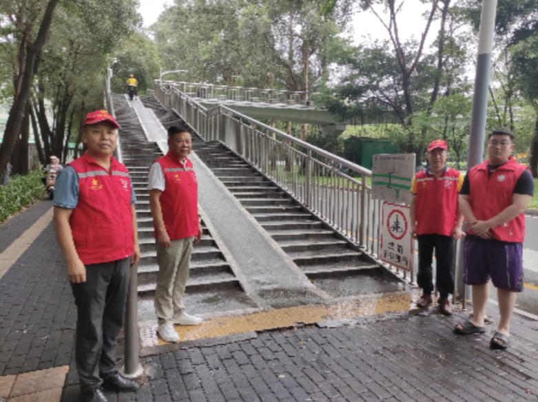 莲花街道暖心“志愿红”， “五一”假期不打烊