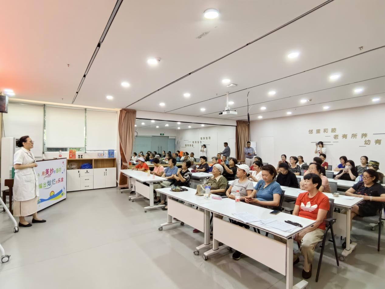 长者居家护理怎么办？园岭街道南天社区开展专项知识培训活动