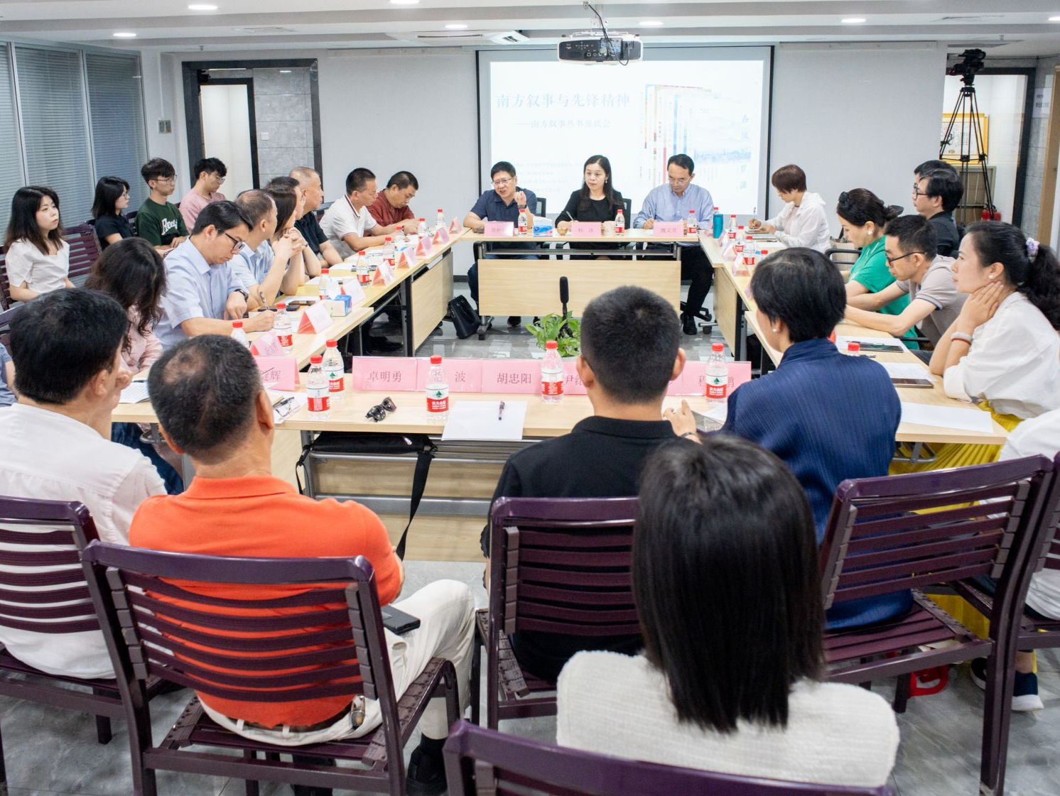 “南方叙事与先锋精神——南方叙事丛书座谈会”举行，专家学者探讨深圳文化新动能