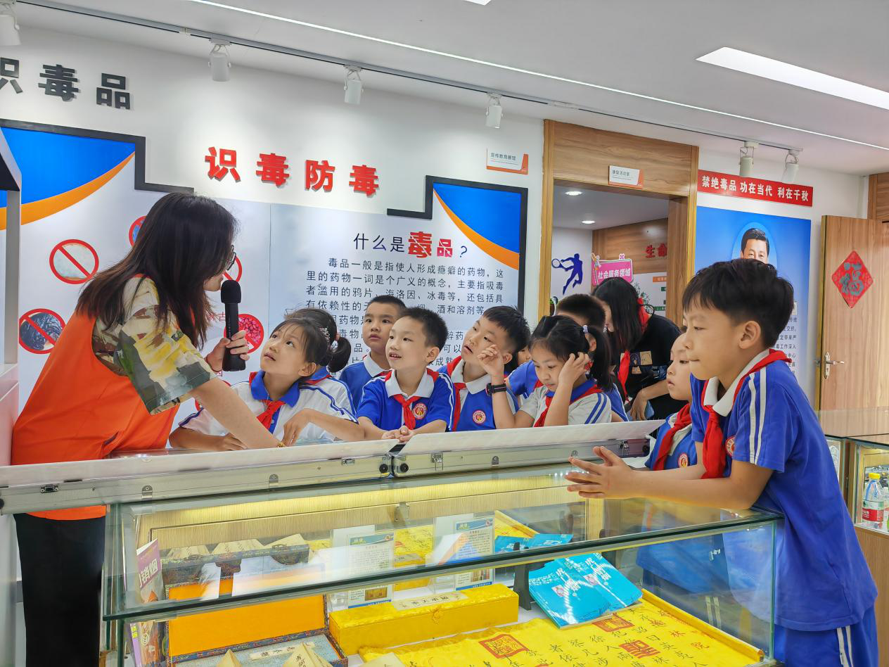 家校社联动，翠竹街道开展禁毒教育基地参观活动