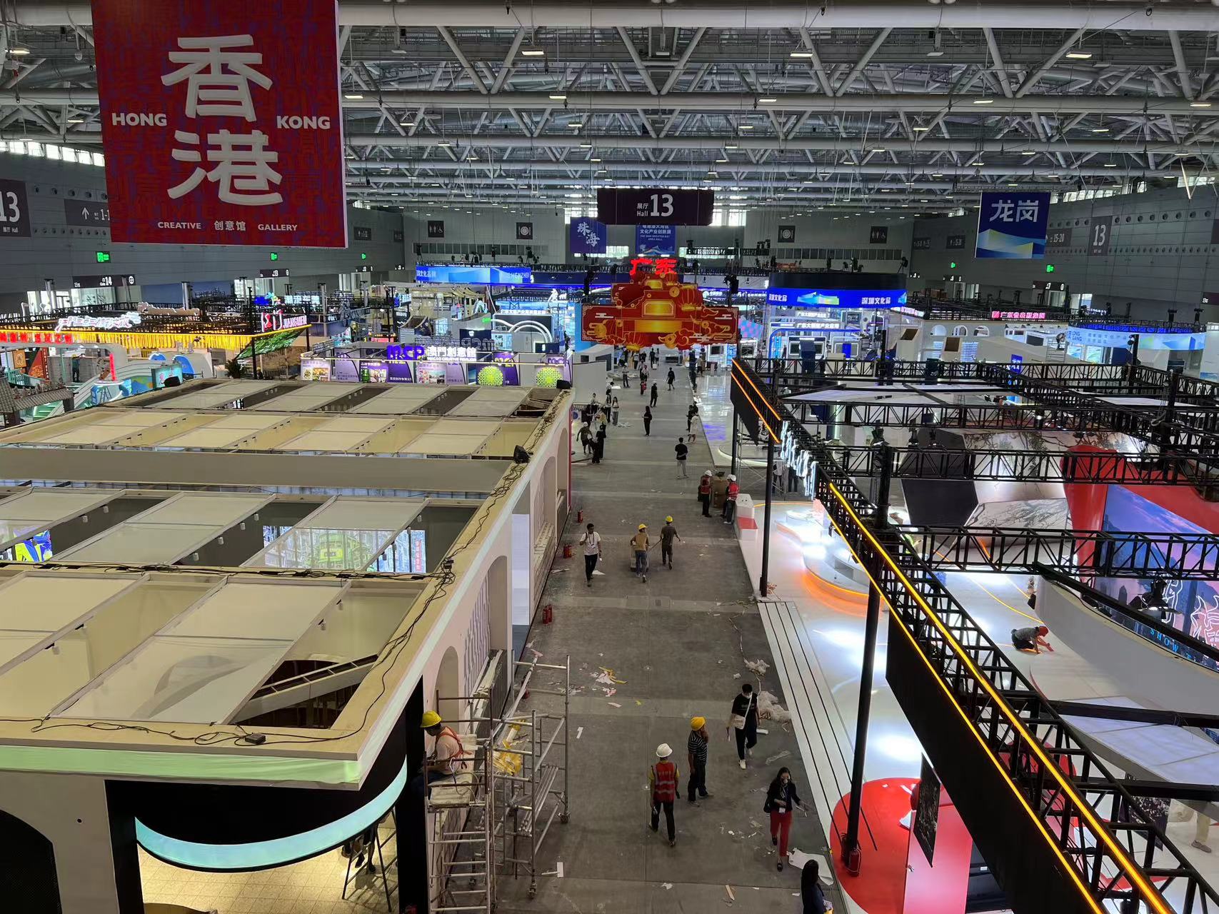 聚焦文博会｜多辆蔚来电动车“开进”13号馆，蔚来ET7成为文博会官方指定用车