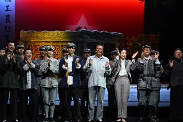 深赣合作出品历史题材话剧《叩响》在深首演获成功