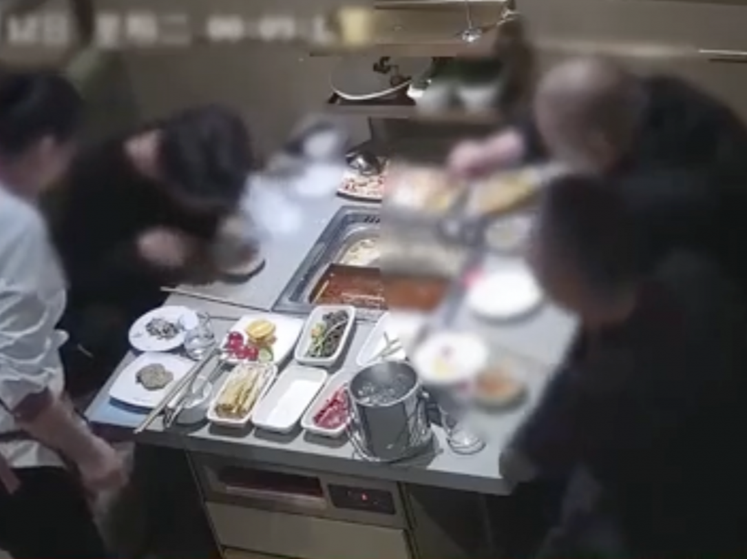 刑拘！“口含碎玻璃渣”在海底捞吃“霸王餐”，这个“碰瓷”团伙栽了