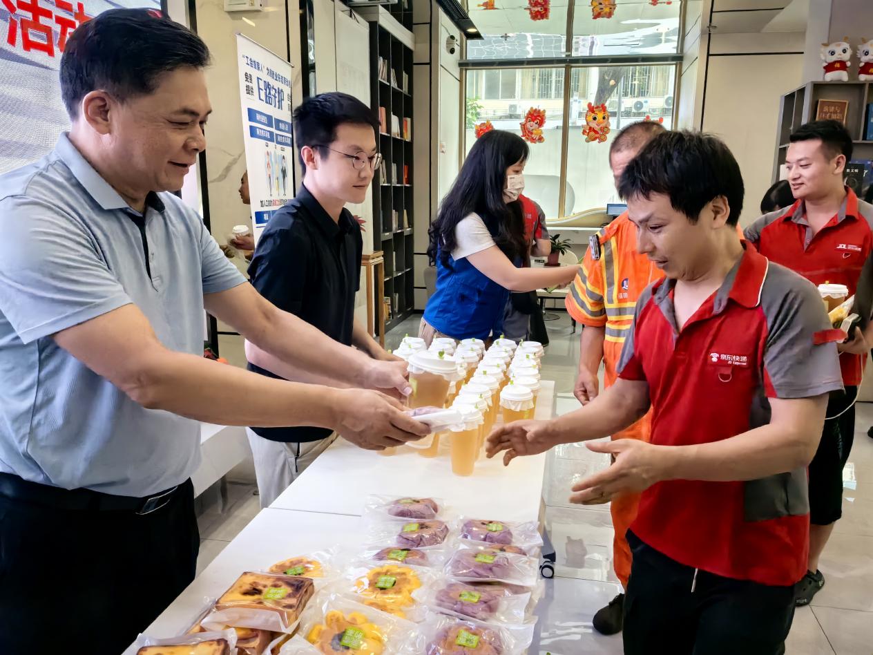 好吃又好玩！锦龙社区组织开展职工聚会活动