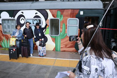 新华全媒＋·中国——老挝旅游列车“熊猫专列”开行（4）