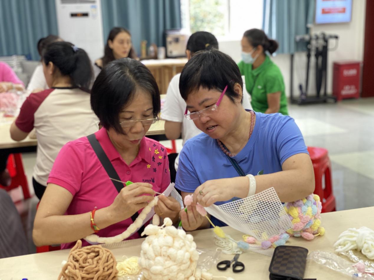 “为心赋能 ‘袋’爱回家”，南园街道南园社区组织开展心理解压及手工活动