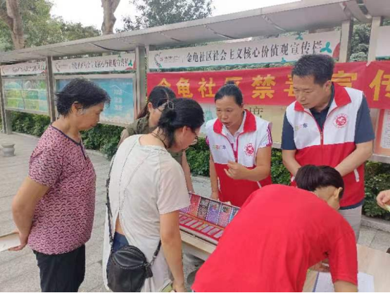 坪山区委政法委进社区开展禁毒宣传活动 