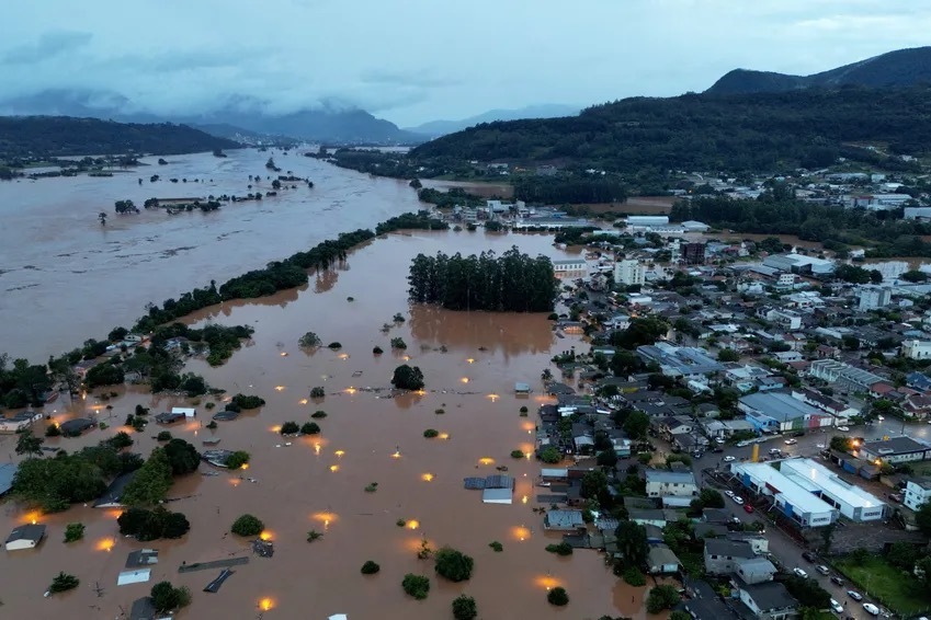 巴西南里奥格兰德州暴雨已致24人死亡