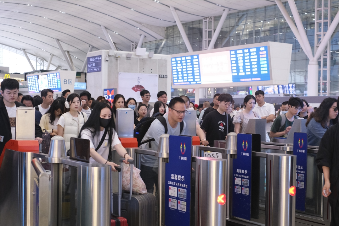 “五一”当日深圳铁路迎来客流最高峰，增开动车组列车131列