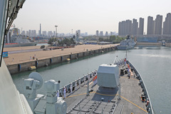 中国海军第45批护航编队完成任务返回青岛（1）