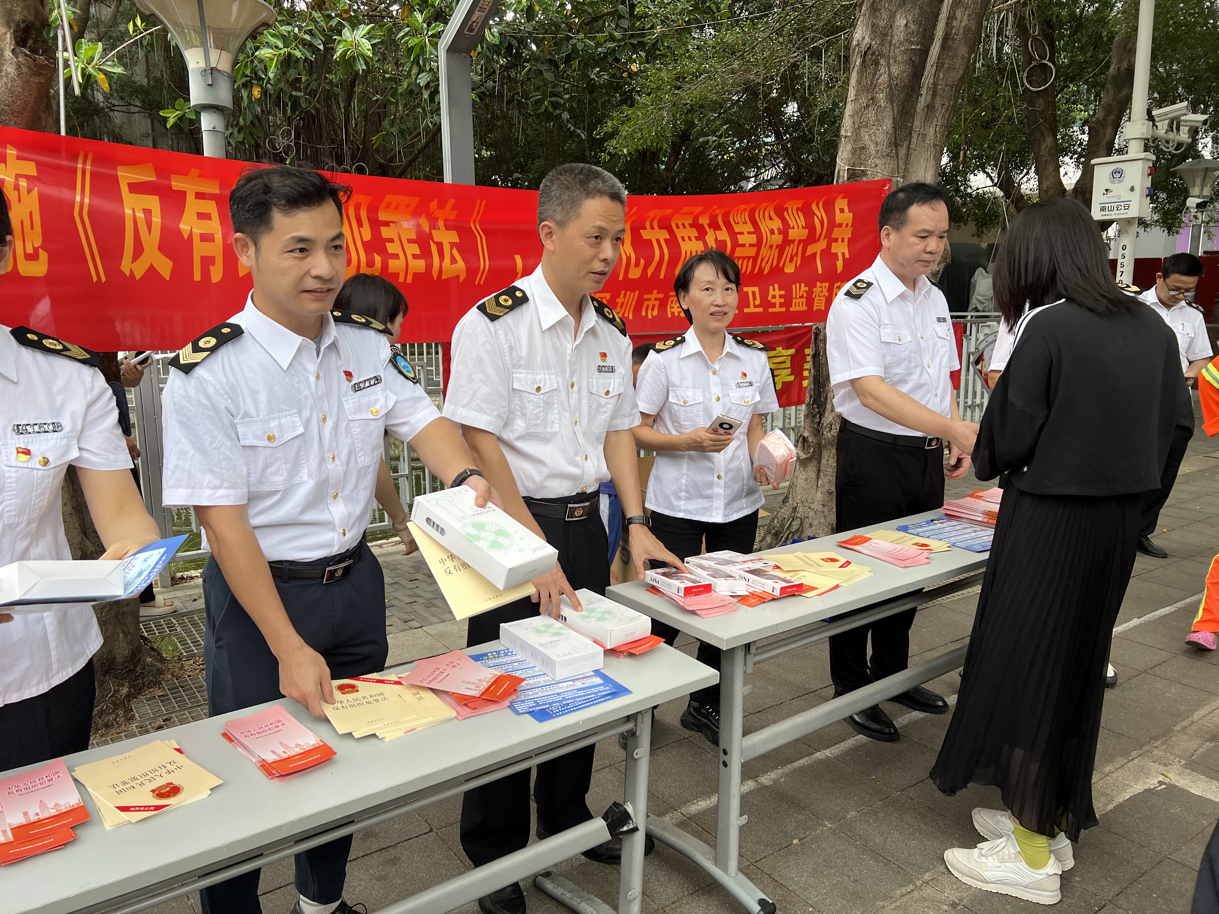 南山区卫生监督所常态化开展“扫黑除恶”打击非法行医宣传活动