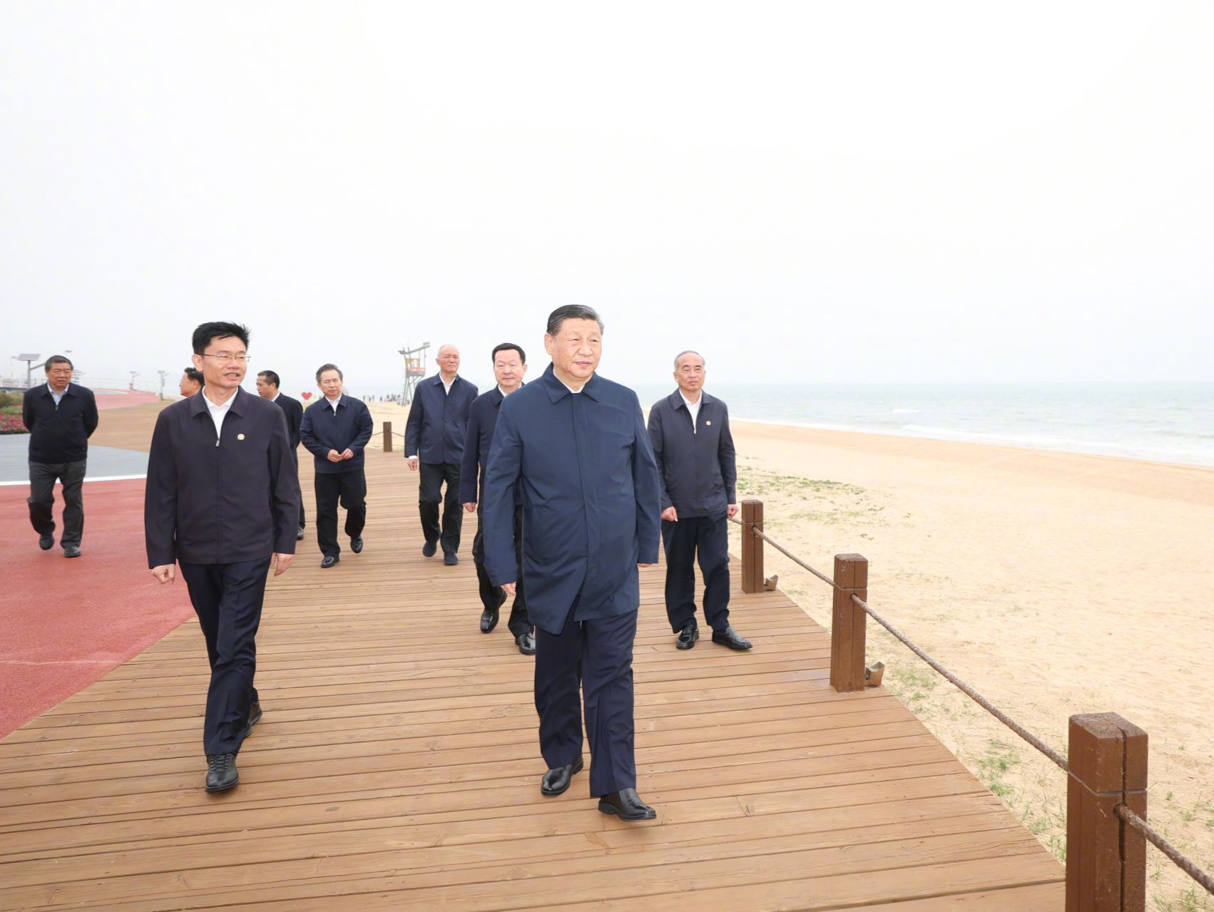 习近平：老百姓的幸福生活是干出来的