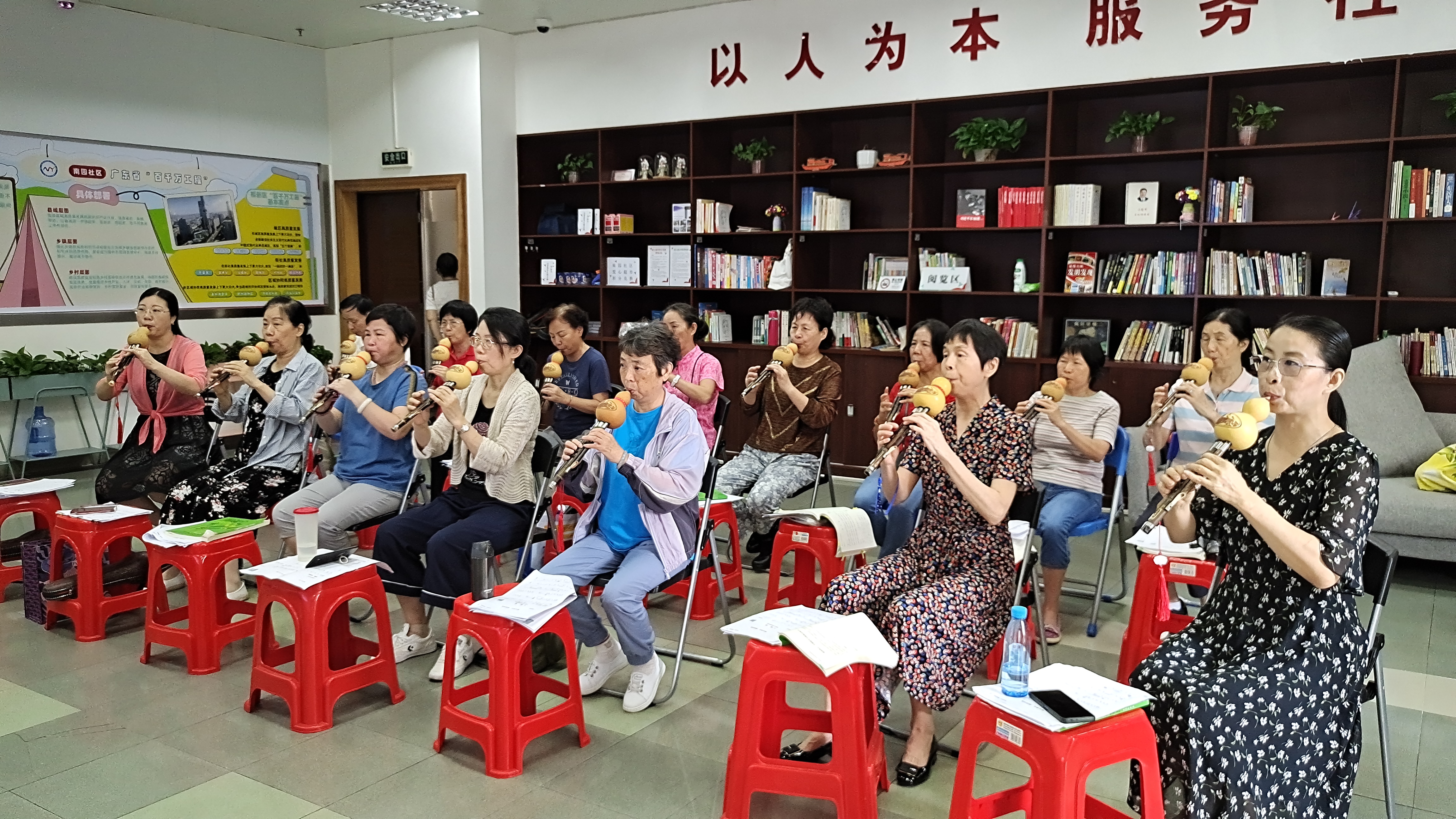 听！南园社区的长者们用葫芦丝奏响晚年幸福乐章