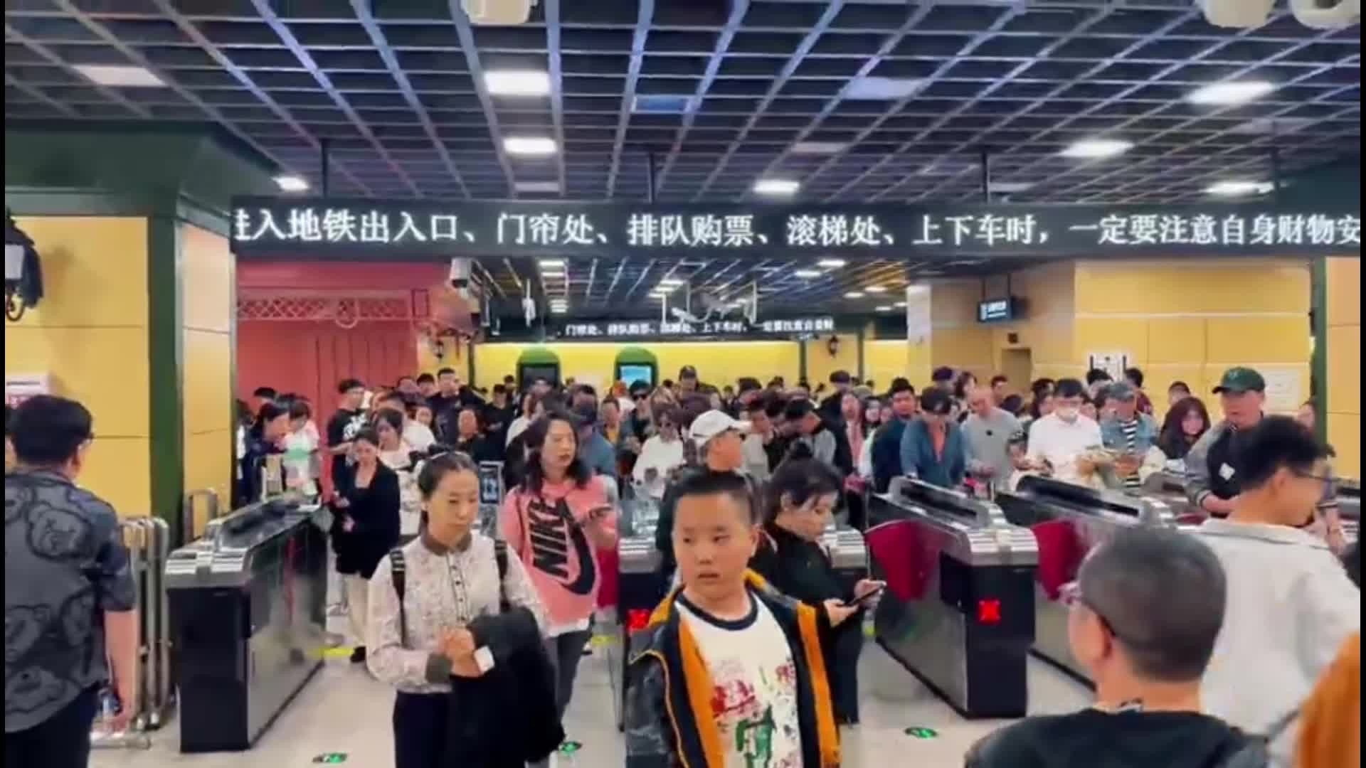 “五一”假期，哈尔滨地铁出行有“热度”更有“温度”