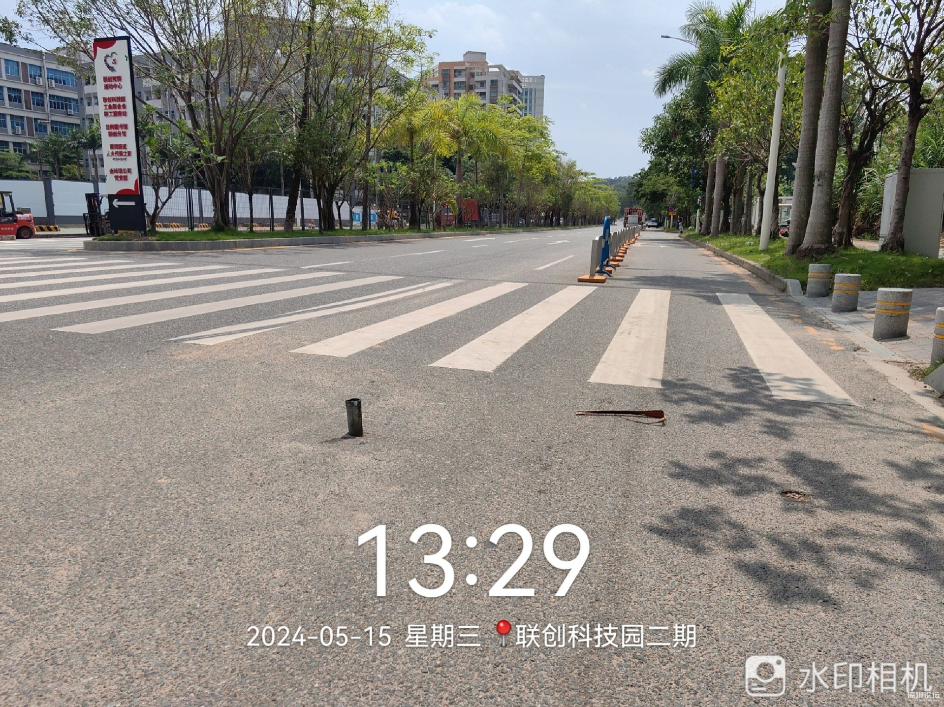 路面遗留“铁柱”太危险！摔伤骑手随手拍反馈，社区社工及时对接处理