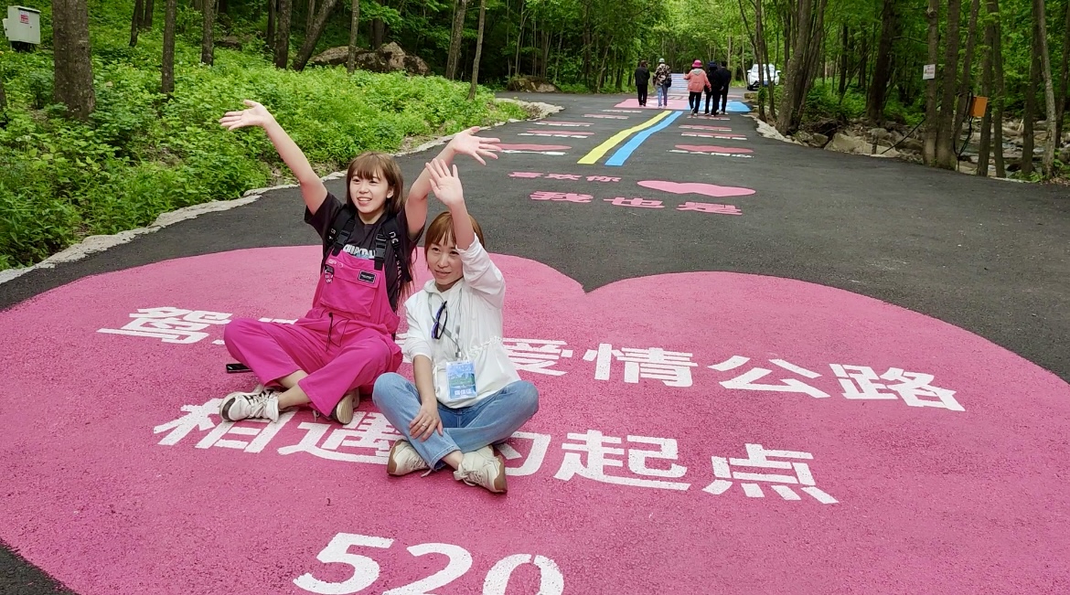 彩绘公路、侏罗纪恐龙园……鸳鸯峰景区又整新活