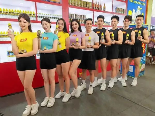 晶报说｜被罚40万！“低俗擦边广告”何时休？