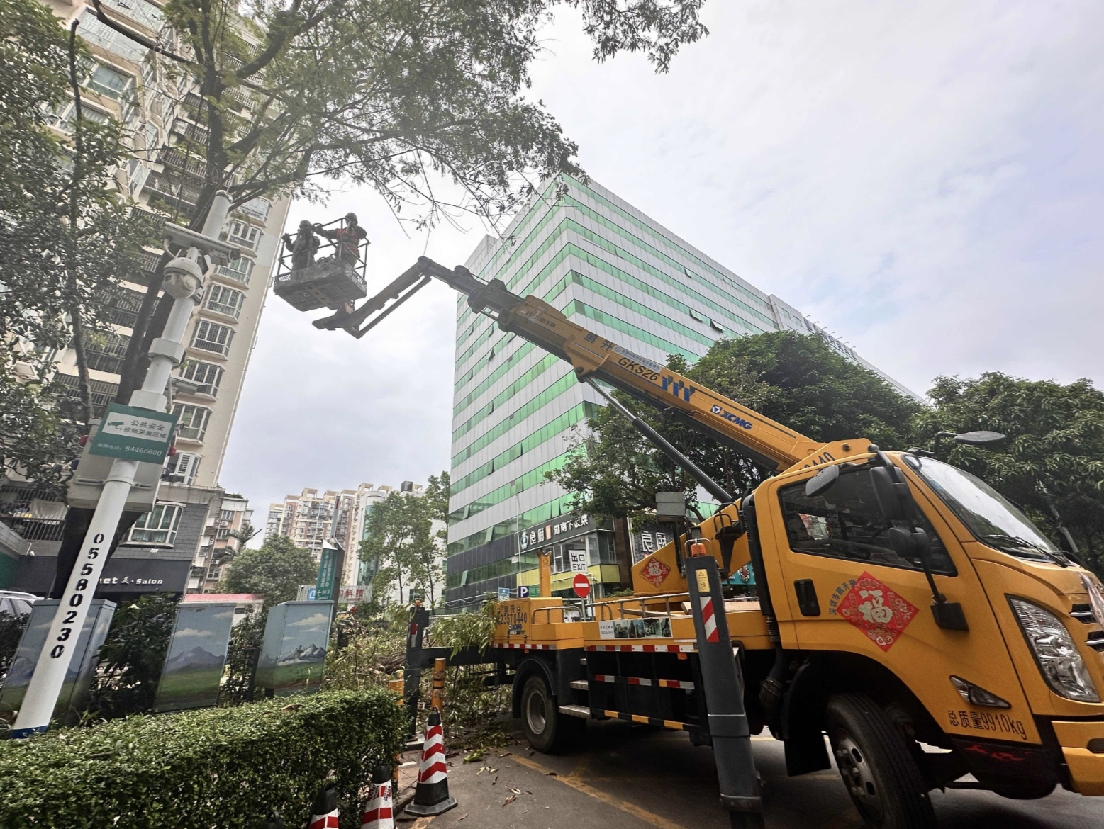 深圳全力做好暴雨防御措施，保障“五一”返程高峰