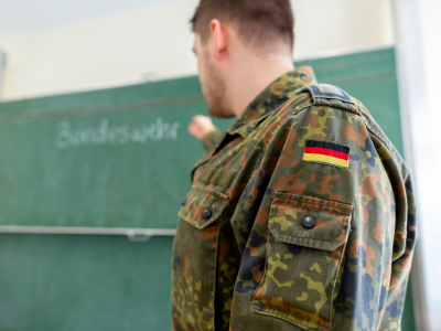 德国正考虑对所有年满18岁青少年实行征兵制