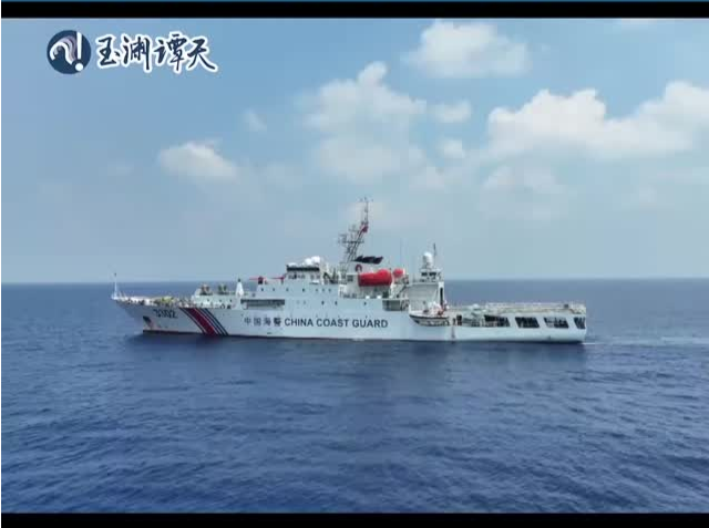 中国海警位黄岩岛海域开展常态化训练 