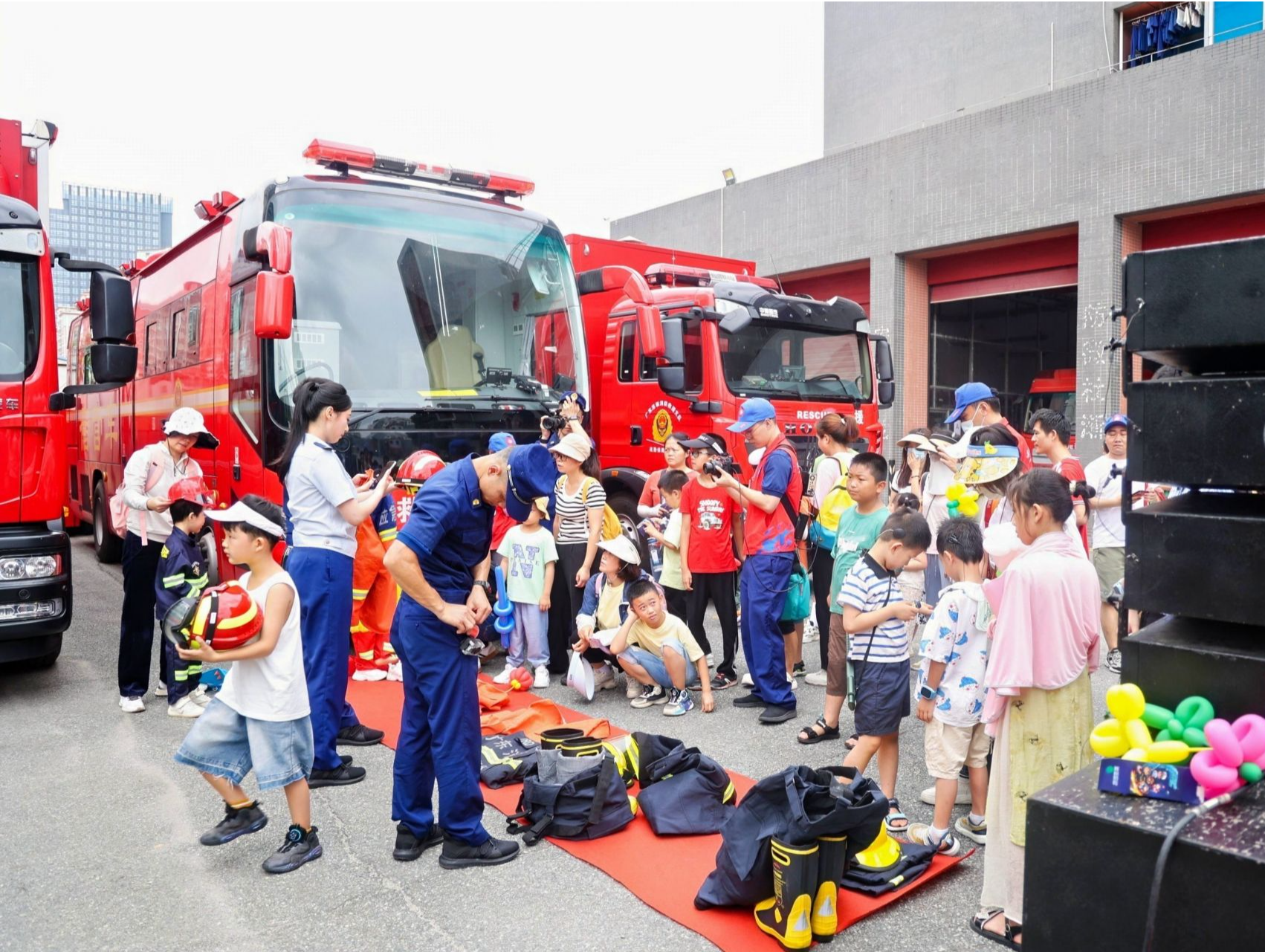 消防安全“无障碍”！深圳消防举行“蓝焰助残阳光行”消防宣教活动