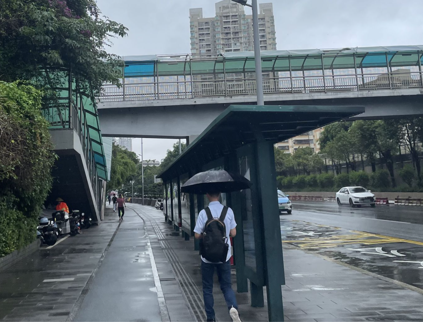 上班路上滑倒摔伤能不能算工伤？深圳市社保局这样说→