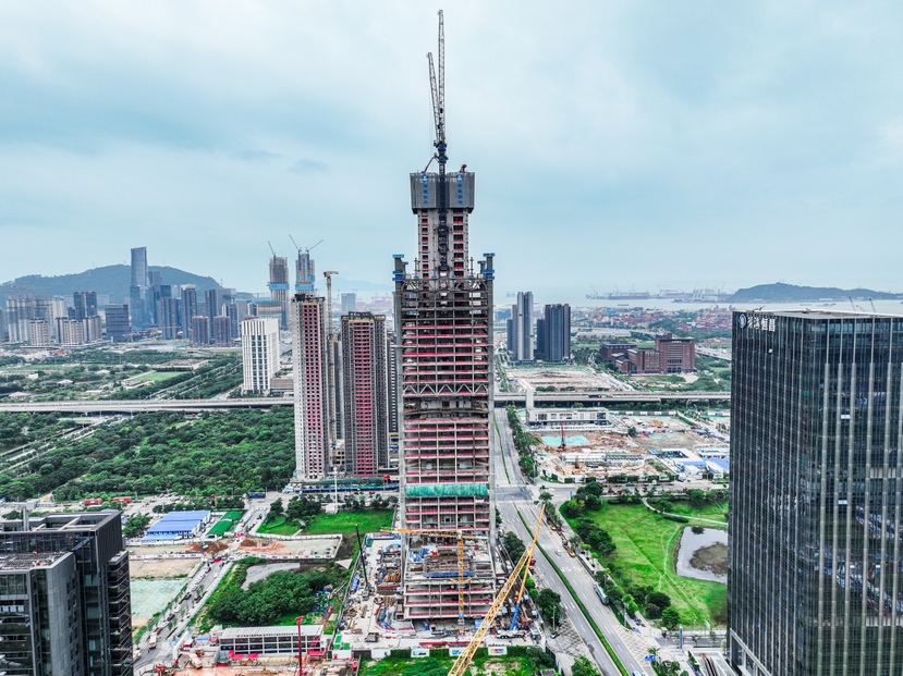 前湾在建第一高楼主体结构突破200米！