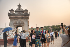一周看天下丨“五一”假期老挝中国游客旺