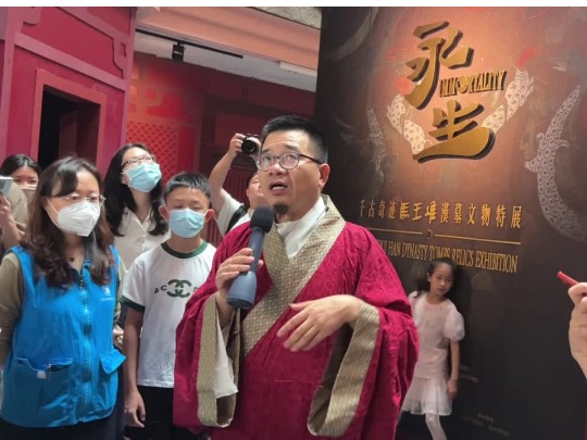 五一·进莞来 | 马王堆汉墓文物特展开展！莞博馆长变身“轪侯利苍”为观众导赏