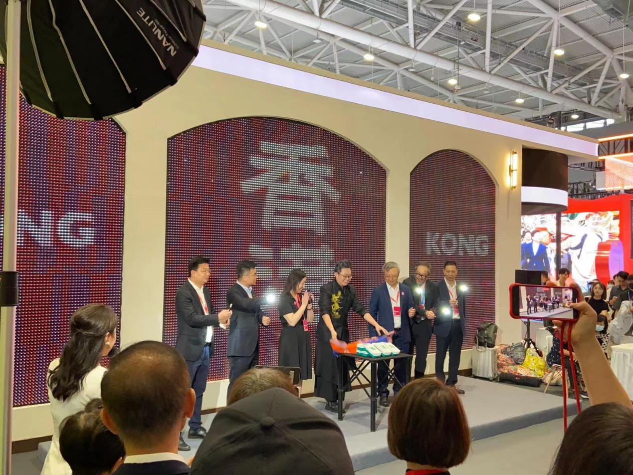 文博会上，香港青年魔术师用古彩戏法讲述中国故事