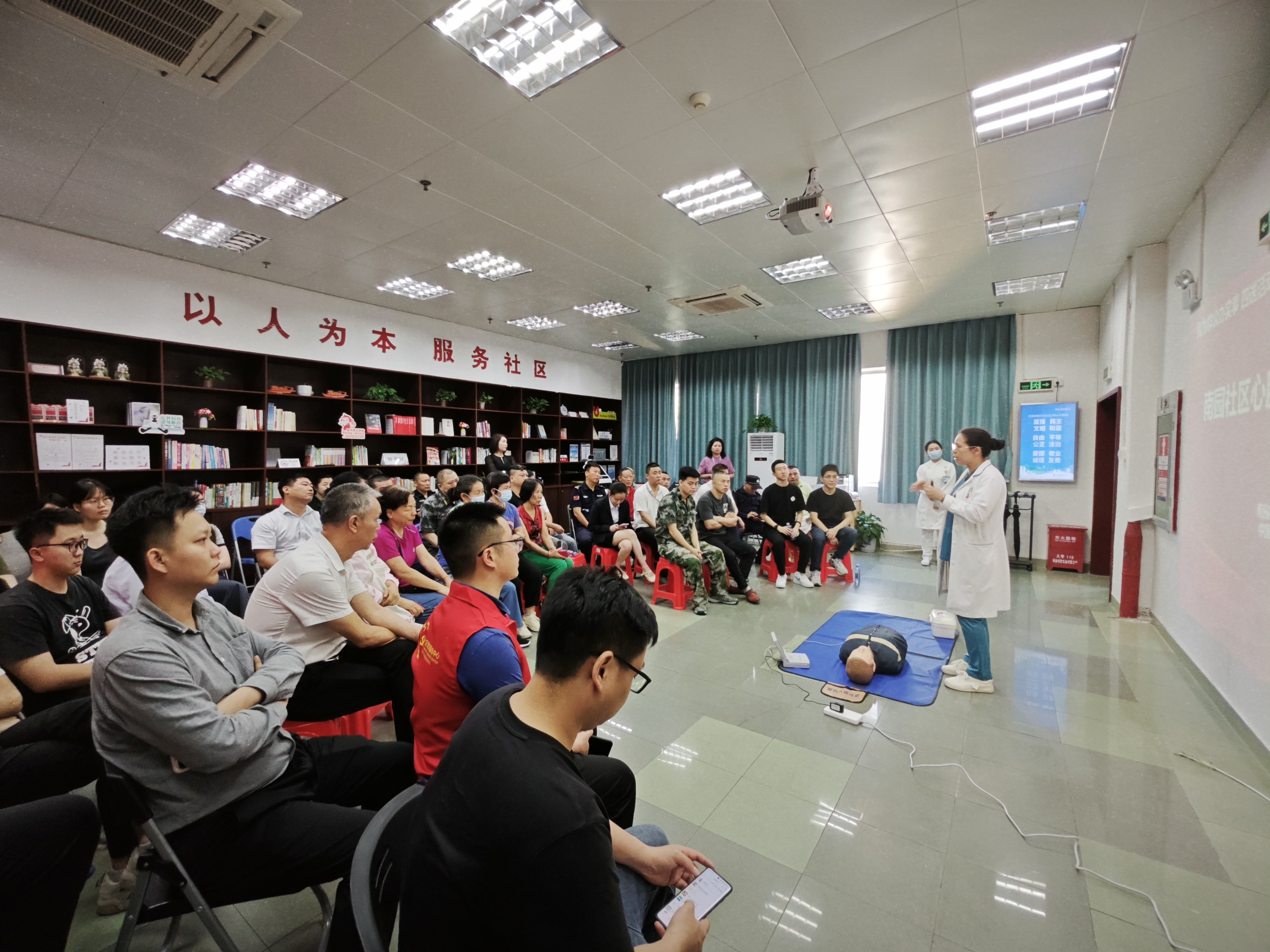 社企共建为平安，健康急救护市场——南园社区携手合伙人开展心肺复苏培训活动
