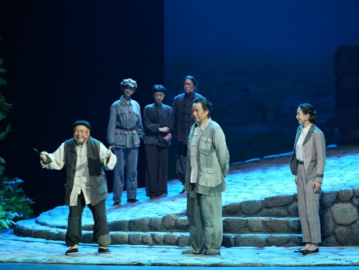 《叩响》首演成功，观众澎湃共鸣