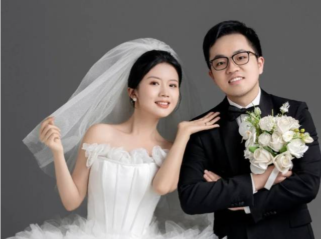 “我作文里的她结婚了”