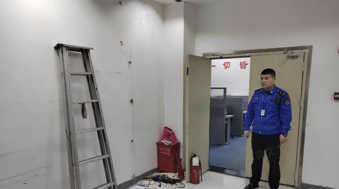 南园街道综合行政执法队快速拆除一起违规搭建