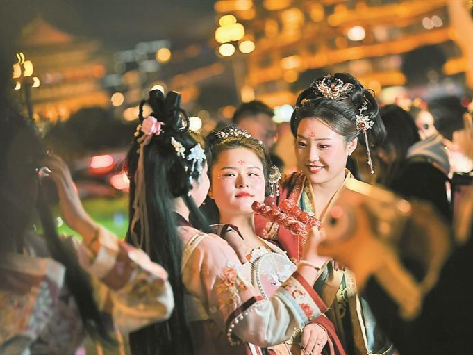 “新中式”旅游霸榜热搜