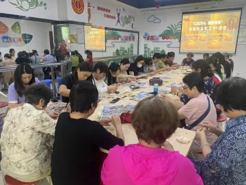 愉天社区开展关爱妇女手工DIY活动