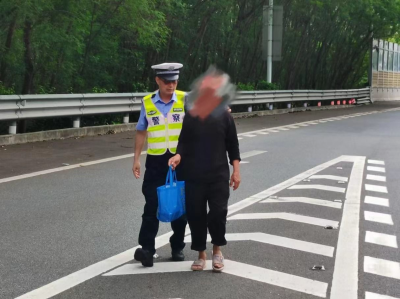 七旬老人因迷路在高速公路匝道逆行，深圳交警及时将其安全带离