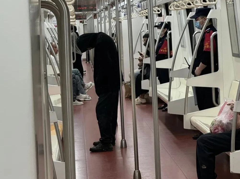 西安地铁黑衣男子身份确定！已送返原籍
